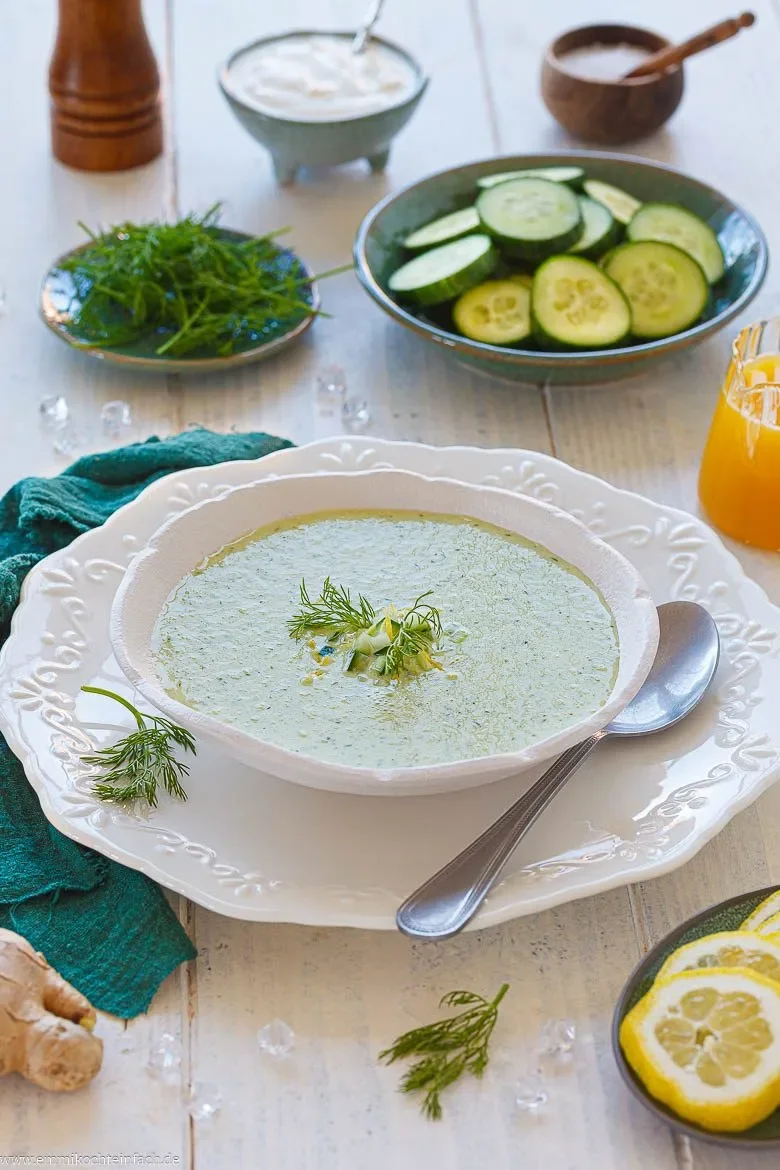 Kalte Gurkensuppe mit Joghurt