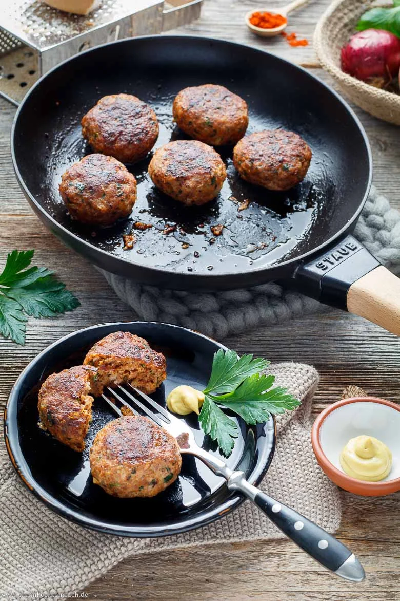 Klassische Frikadellen Rezept - www.emmikochteinfach.de