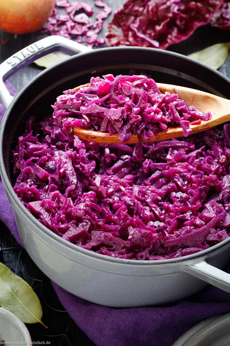 Klassischer Rotkohl ganz einfach - www.emmikochteinfach.de