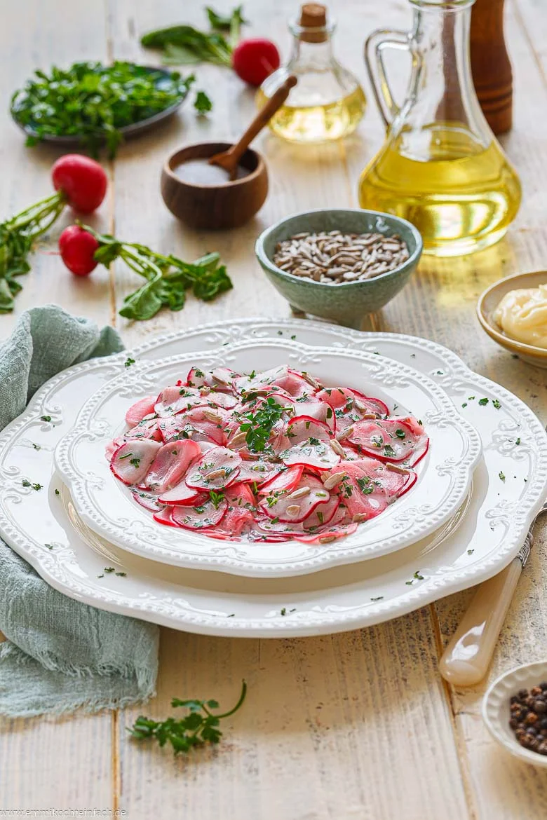 Radieschensalat mit cremigem Dressing