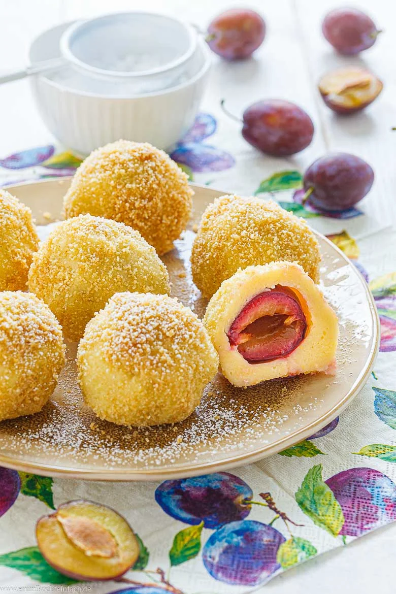 Zwetschgenknödel mit Kartoffelteig