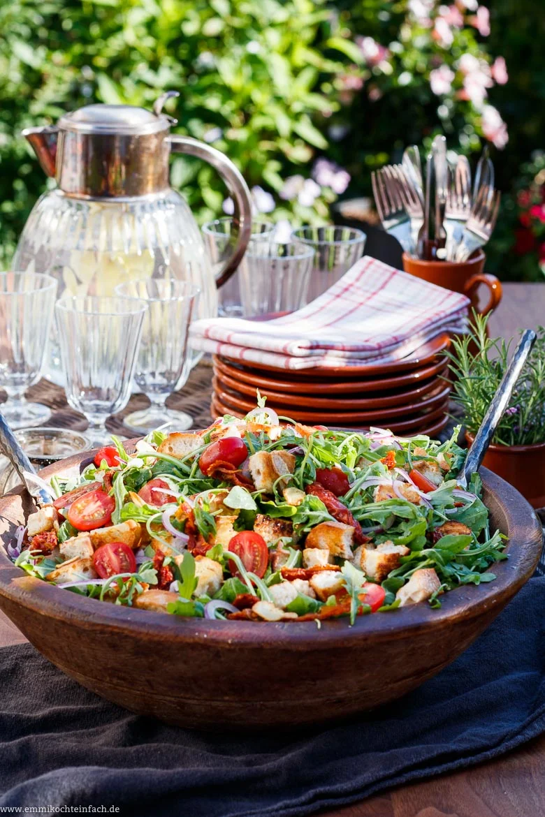 Mediterraner Brotsalat – schnell und einfach gemacht