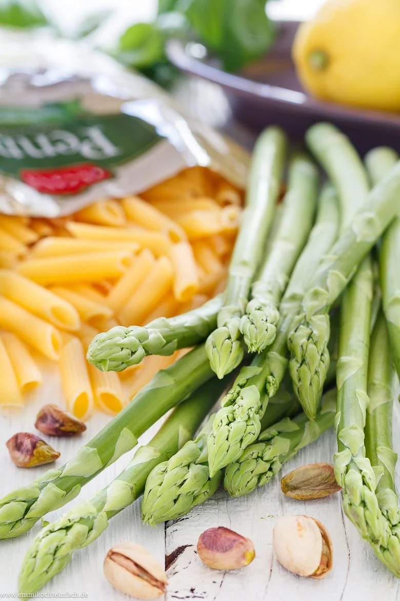 Nudeln mit frischem Spargelgemüse Zutaten - www.emmikochteinfach.de