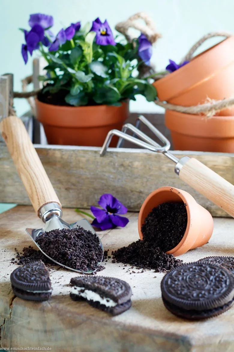 Oreo Vanillecreme Dessert mit Blumengruß