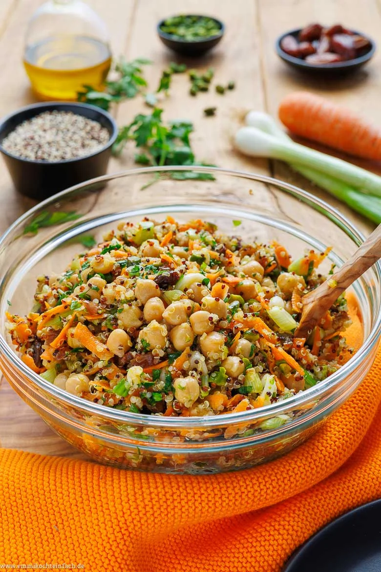 Orientalischer Quinoa-Salat mit Kichererbsen