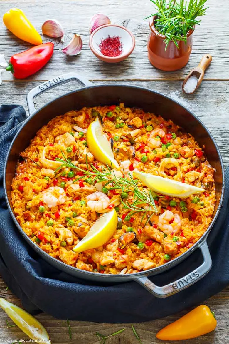 Einfache Paella mit Hähnchen & Meeresfrüchten