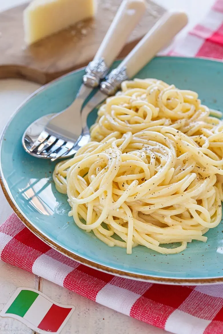 Pasta Cacio e pepe mit Pfeffer und Käse