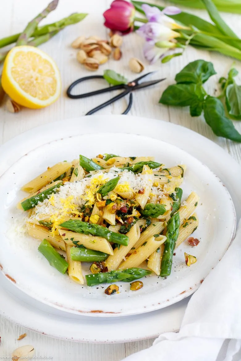 Pasta mit grünem Spargel - www.emmikochteinfach.de