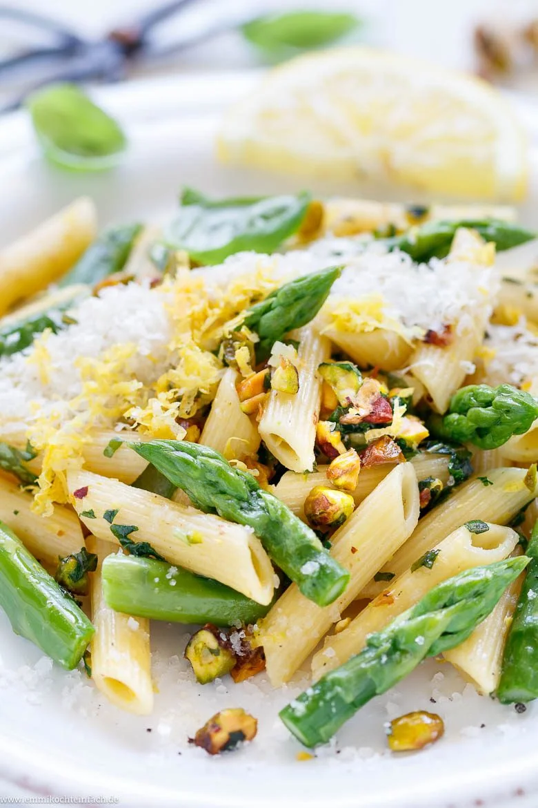 Pasta mit grünem Spargel - www.emmikochteinfach.de