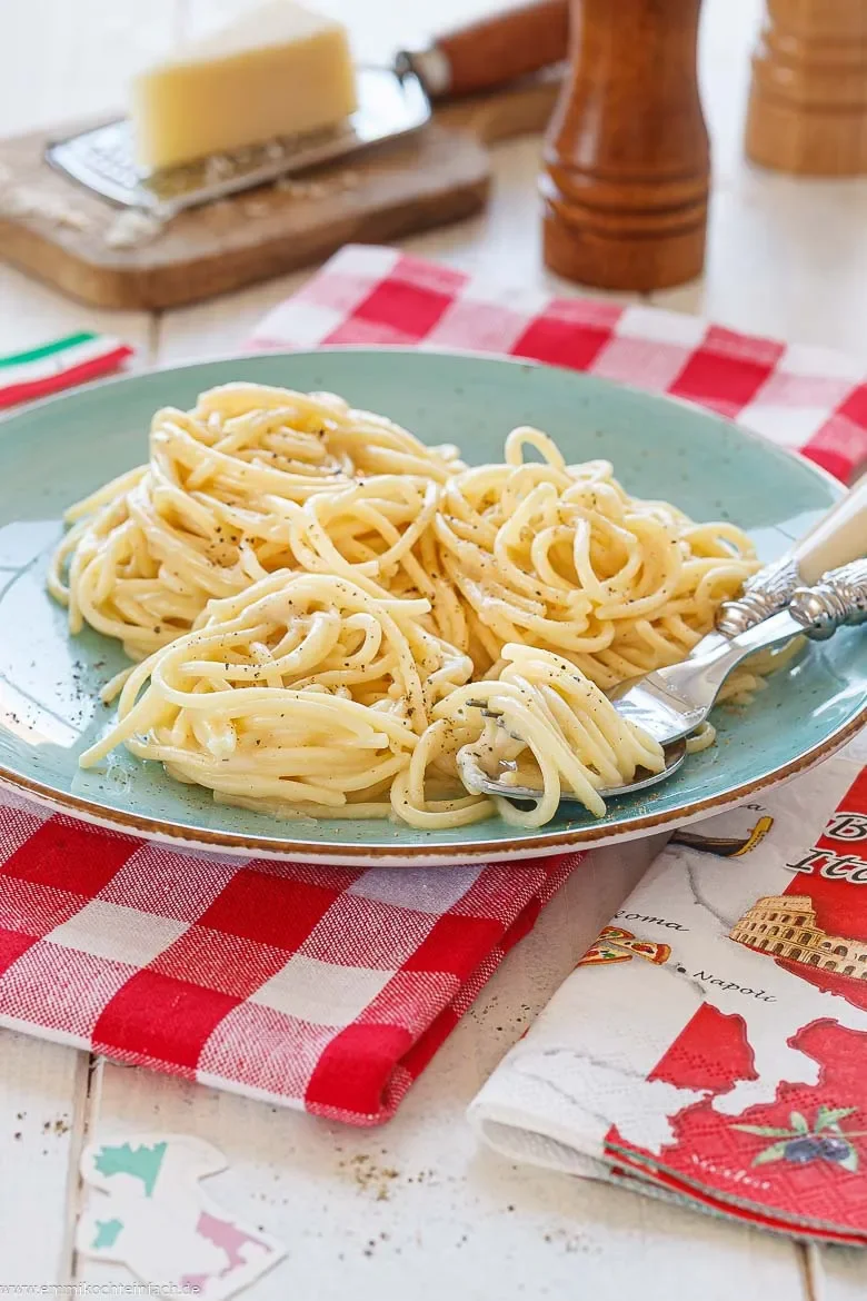 Pasta mit schwarzem Pfeffer und Pecorino