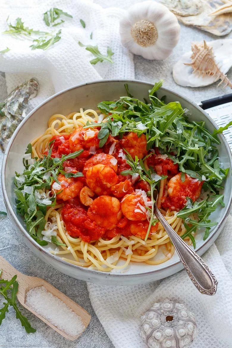 Pasta Pomodoro mit Garnelen und Rucola - www.emmikochteinfach.de