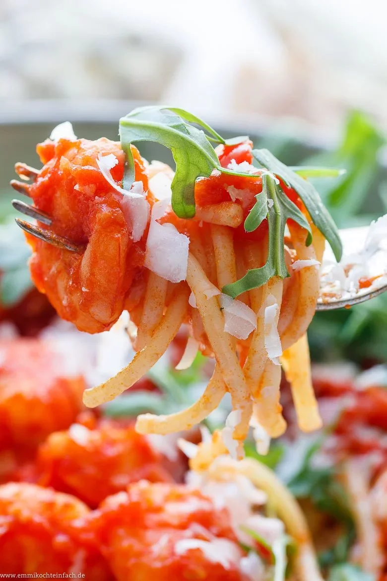 Pasta Pomodoro mit Garnelen und Rucola - www.emmikochteinfach.de