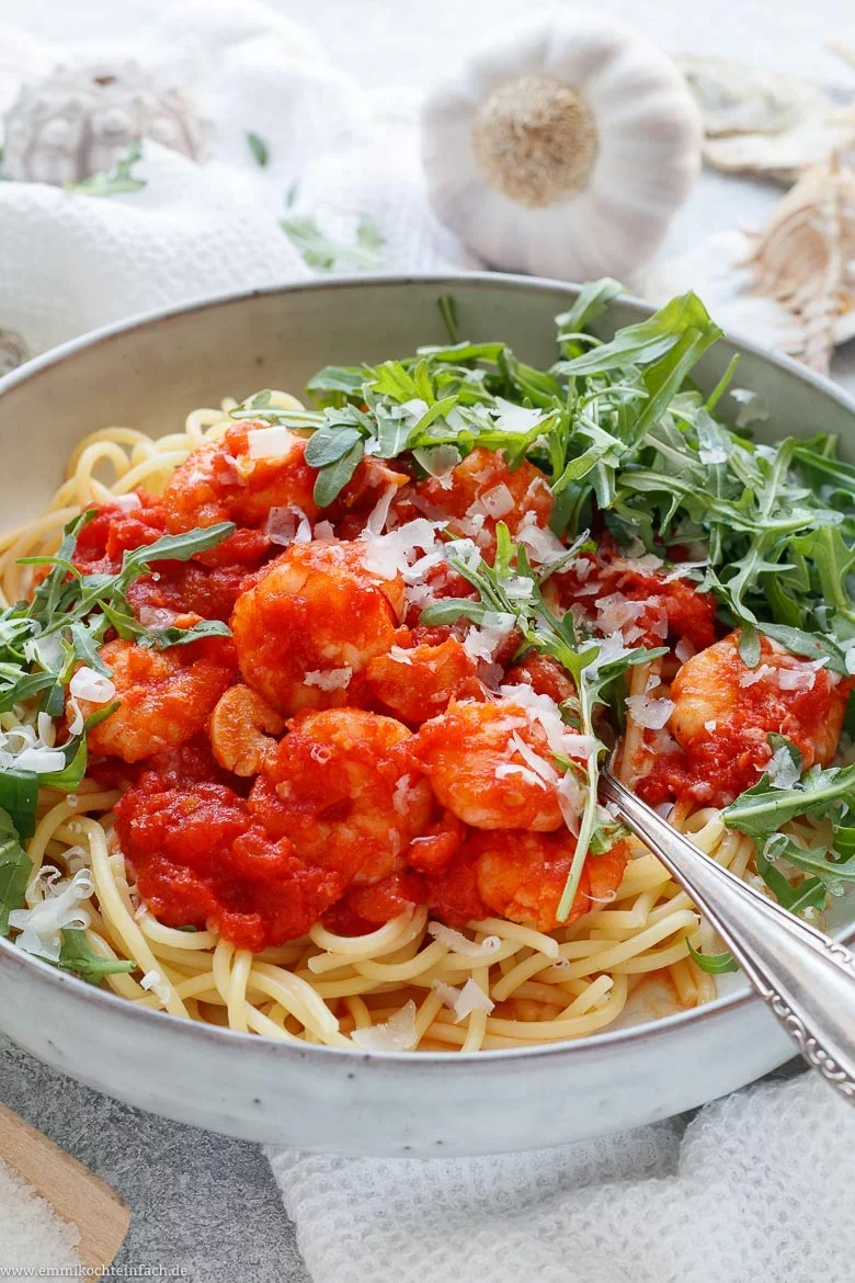 Pasta Pomodoro mit Garnelen und Rucola - www.emmikochteinfach.de