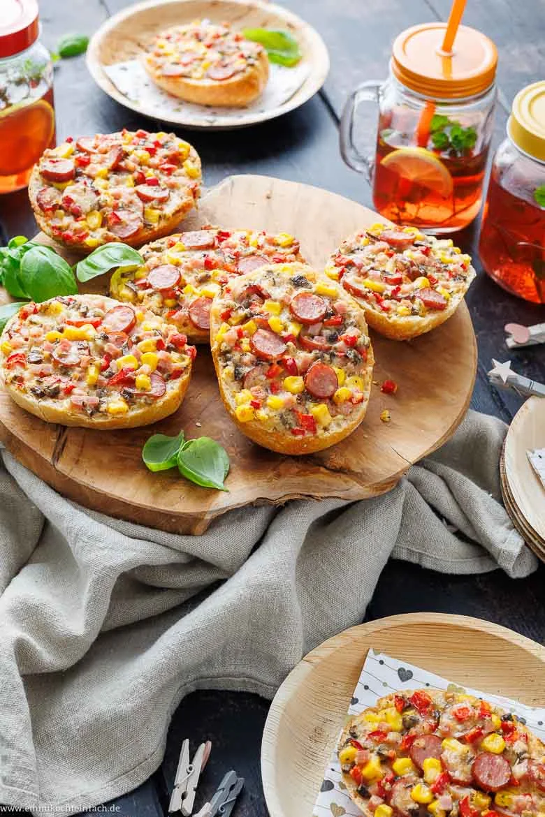 Pizzabrötchen für das Party-Buffet