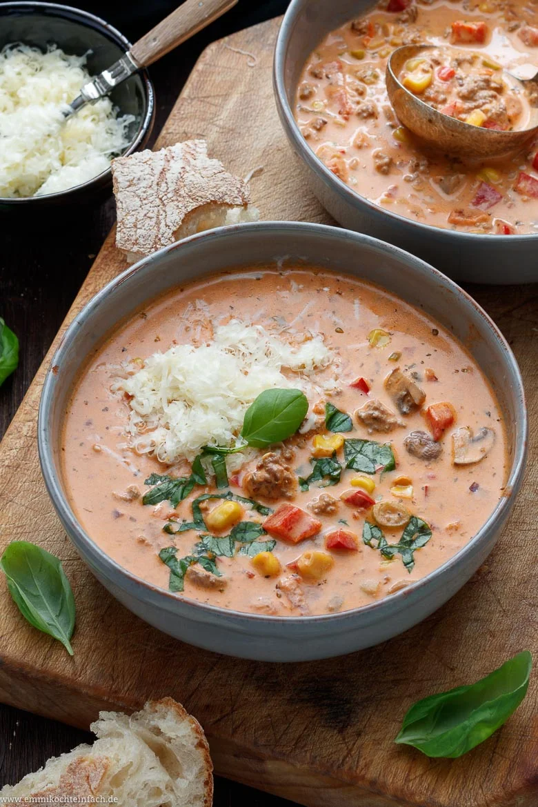 Pizzasuppe, schnelle Suppe mit Hackfleisch - www.emmikochteinfach.de