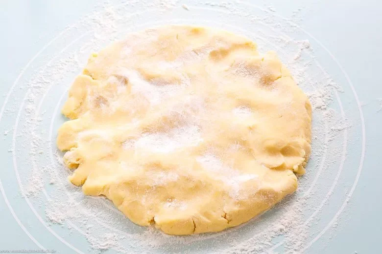 Quiche Teig Rezept - einfach und schnell - www.emmikochteinfach.de