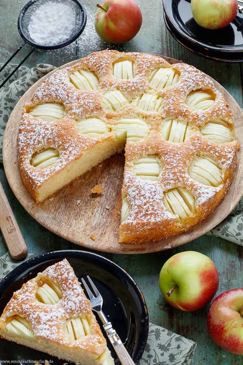 Rührkuchen mit Apfel in der Springform