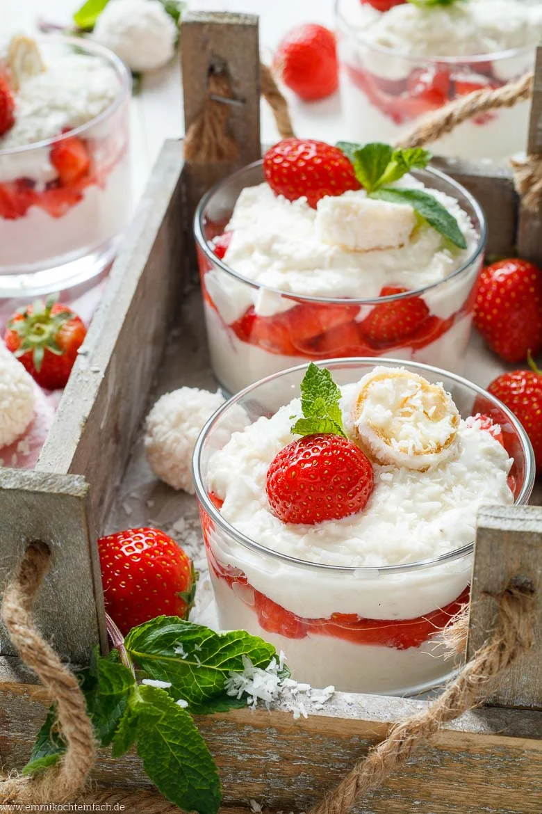 Raffaello-Creme – Dessert mit Erdbeeren und Kokos
