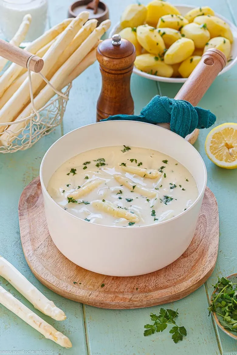 Ragout mit weißem Spargel