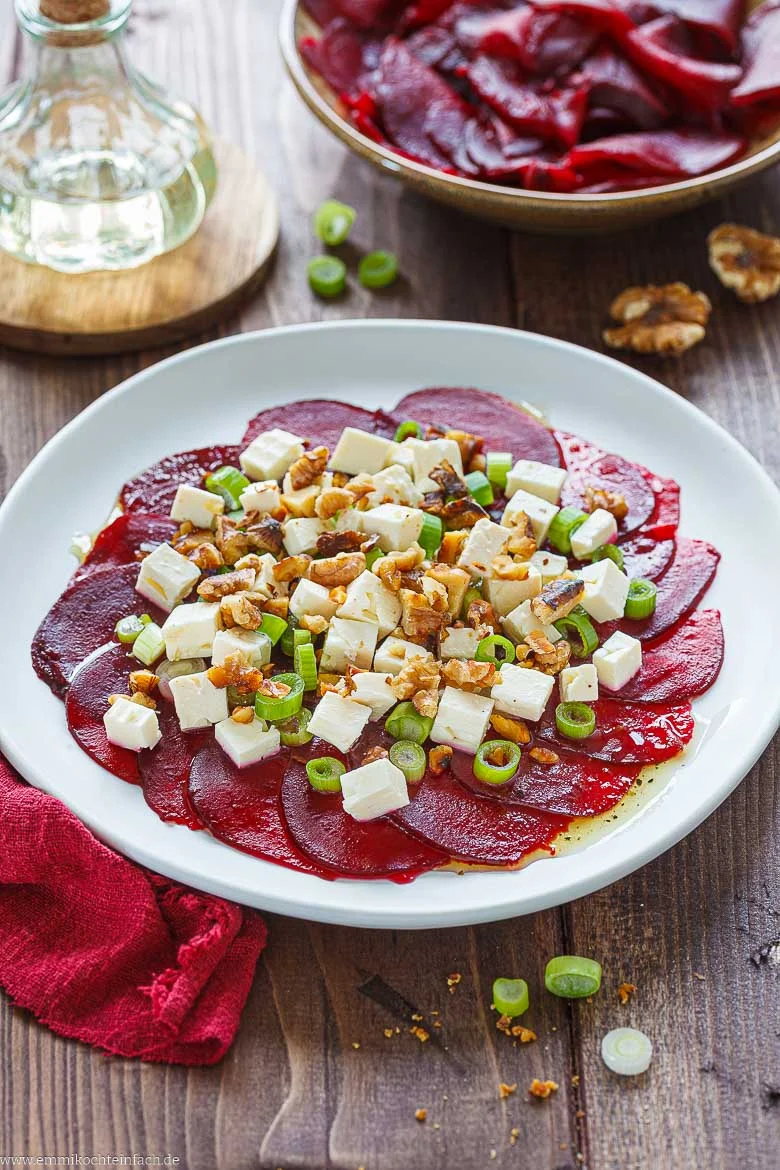 Rote Bete Carpaccio mit Feta und Walnüssen