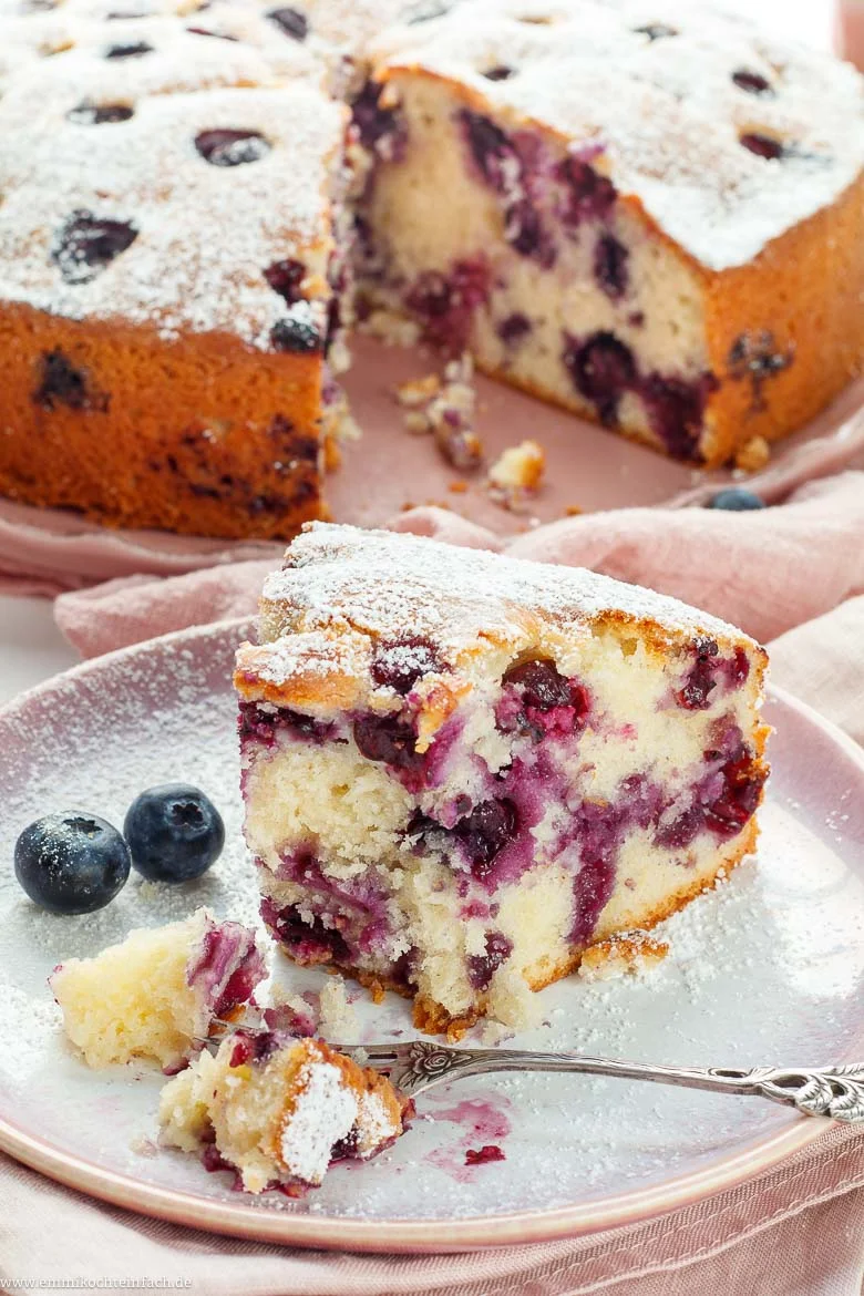 Saftiger Heidelbeerkuchen mit Joghurt