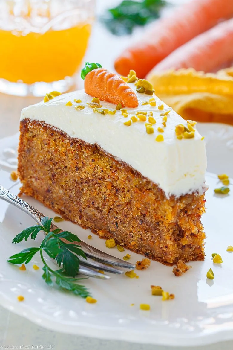 Saftiger Karottenkuchen mit Nüssen