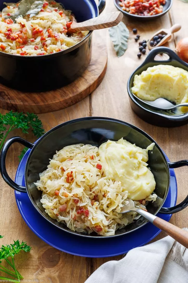Saures Kraut als Beilage