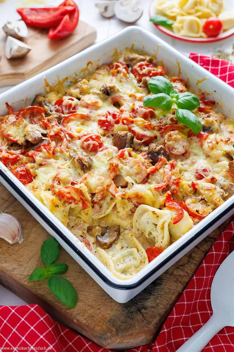 Tortellini-Auflauf mit Gemüse und Schinken