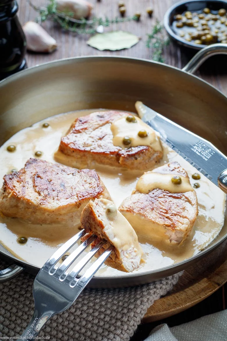Schweinemedaillons mit Pfefferrahmsauce - www.emmikochteinfach.de