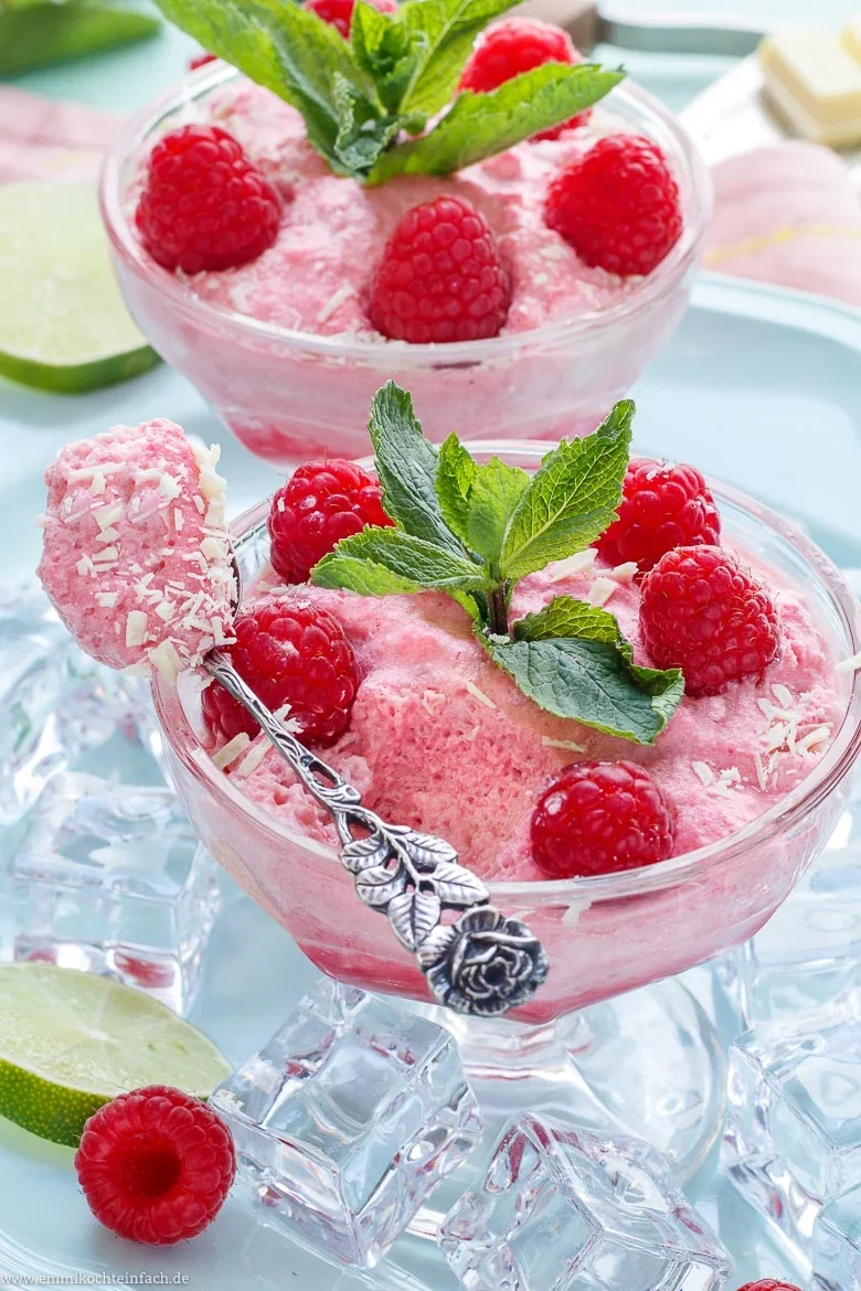 Sommerliches Himbeer Mousse - www.emmikochteinfach.de
