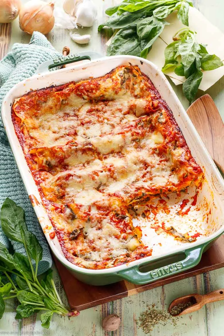 Spinatlasagne mit Frischkäse und Tomaten