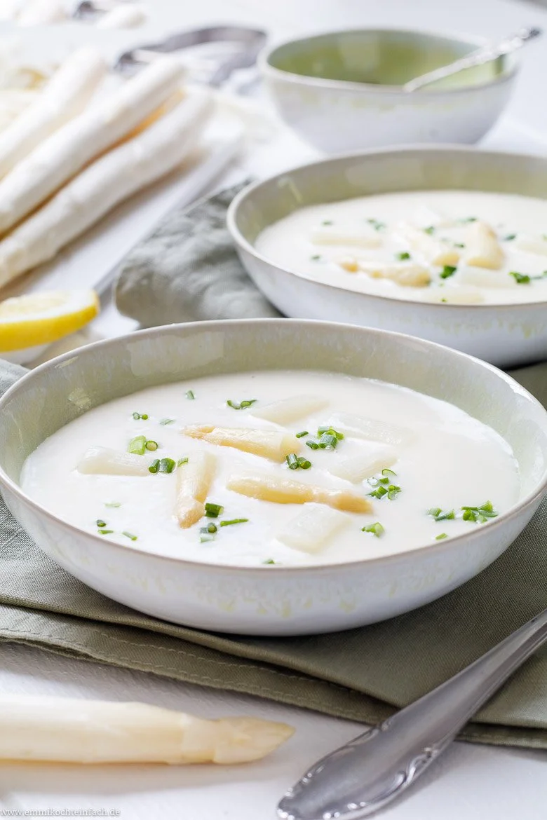 Star auf einem Brunch-Buffet: Blitz-Spargelcremesuppe