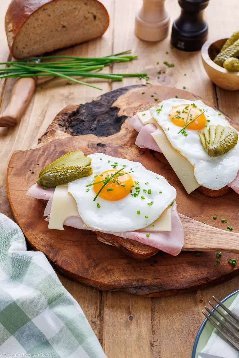 Strammer Max Rezept mit Ei, Brot und Schinken