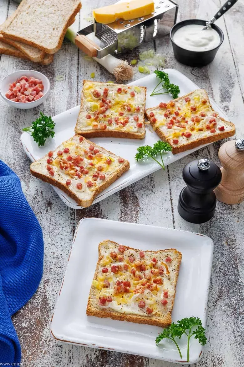 Flammkuchen-Toast mit Speck und Käse