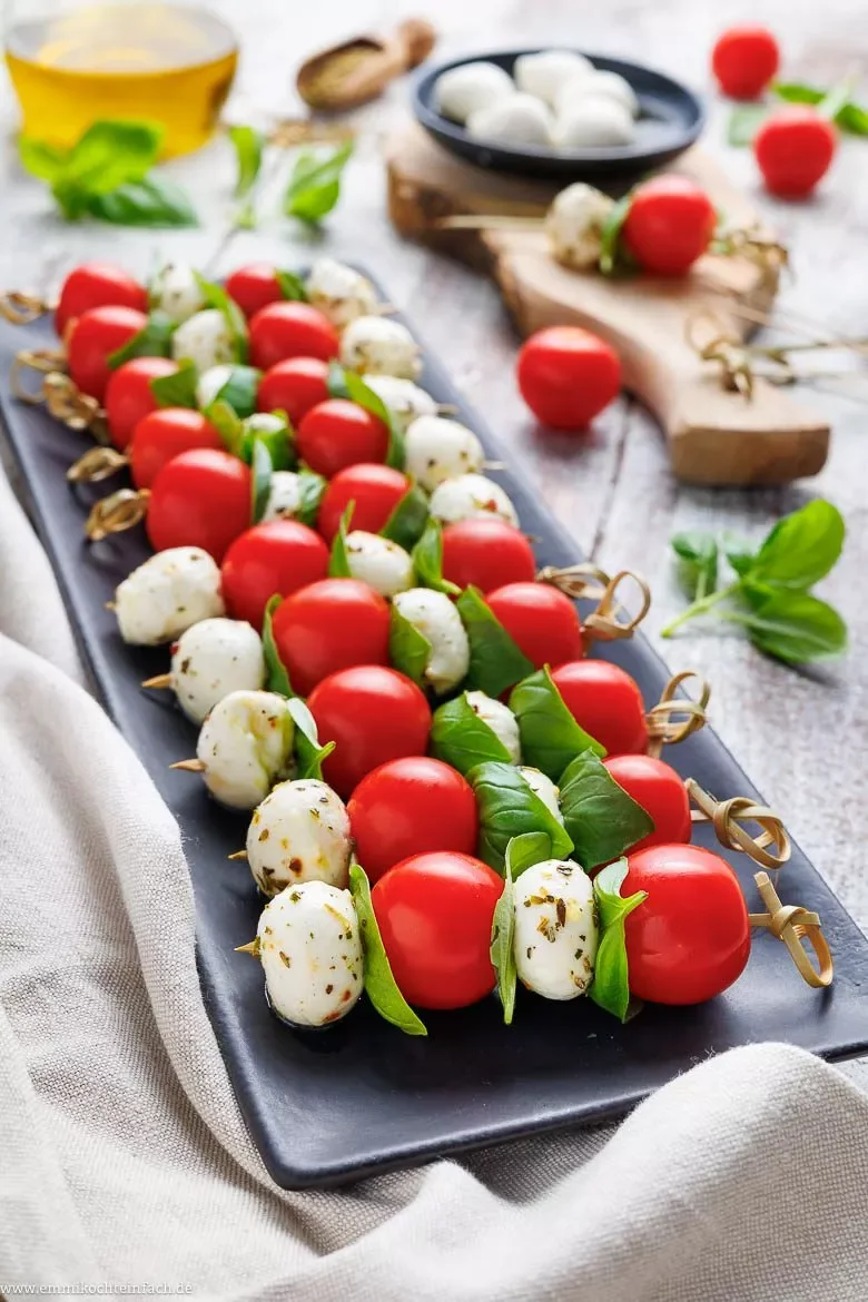 Tomate-Mozzarella-Spieße – schnelles Fingerfood