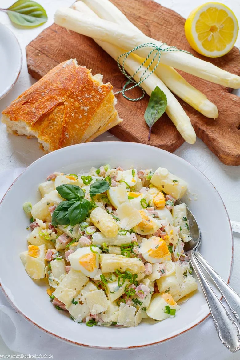 Spargelsalat mit Ei und Schinken