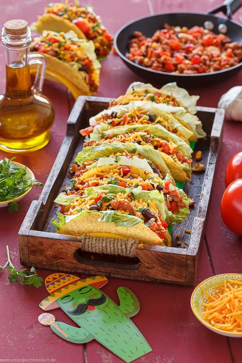 Vegetarische Tacos mit Gemüse- und Soja-Füllung