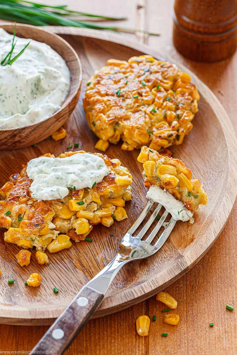 Vegetarisches Puffer-Rezept mit Mais und Käse