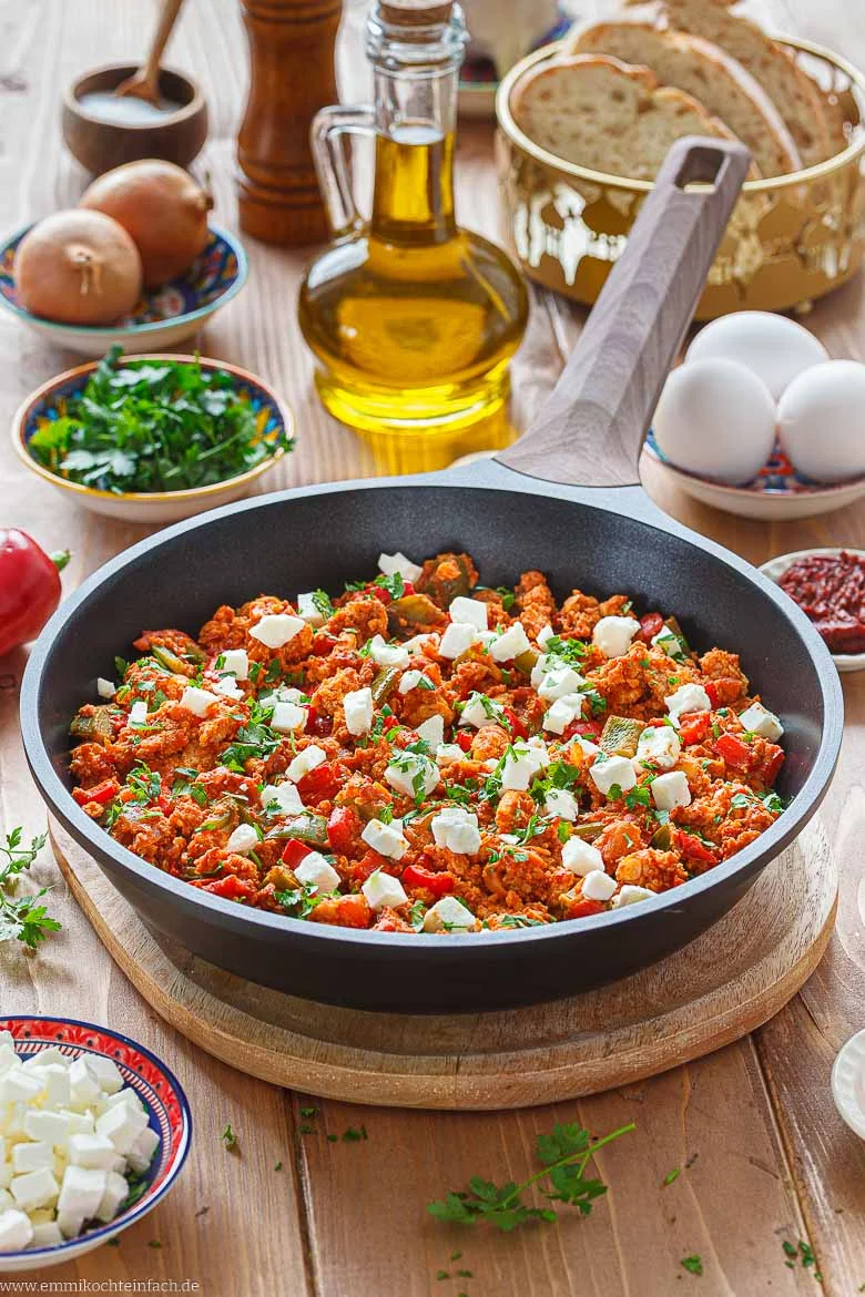 Menemen – türkische Eierpfanne mit Gemüse