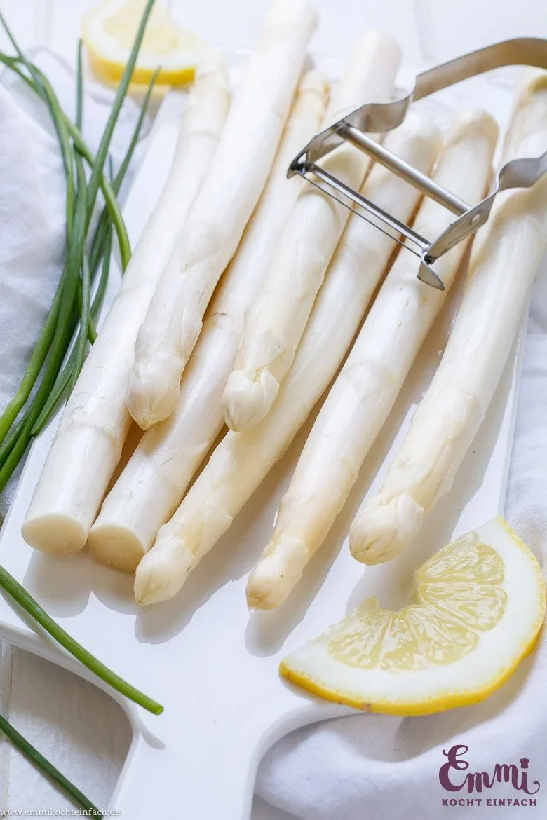 Weißer Spargel - www.emmikochteinfach