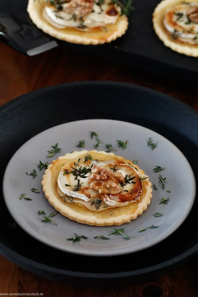 Ziegenkäse-Tartlet mit Birne Walnuss Honig - www.emmikochteinfach.de