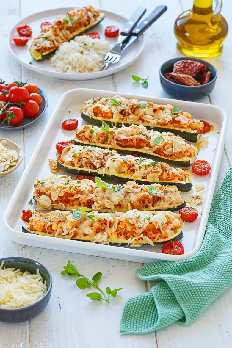 Zucchini mit Veggie-Füllung