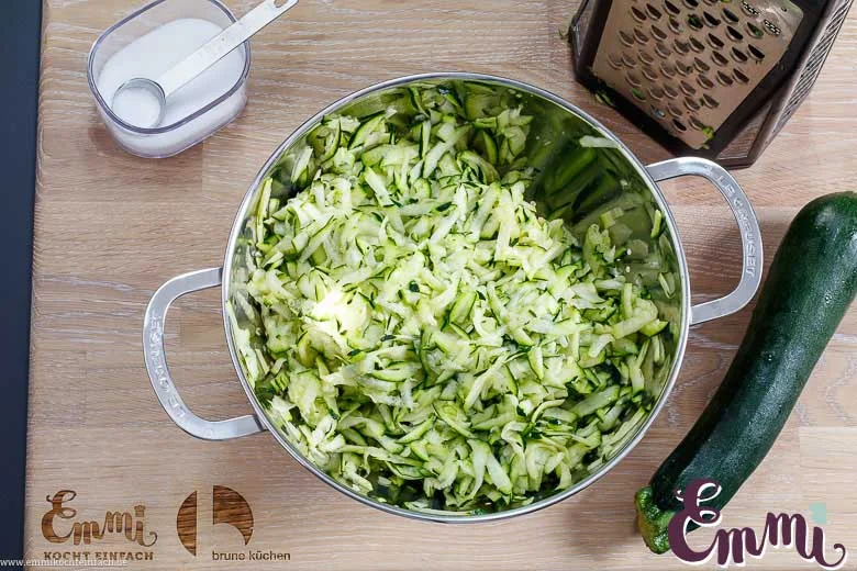 Zucchini Raspel für Puffer