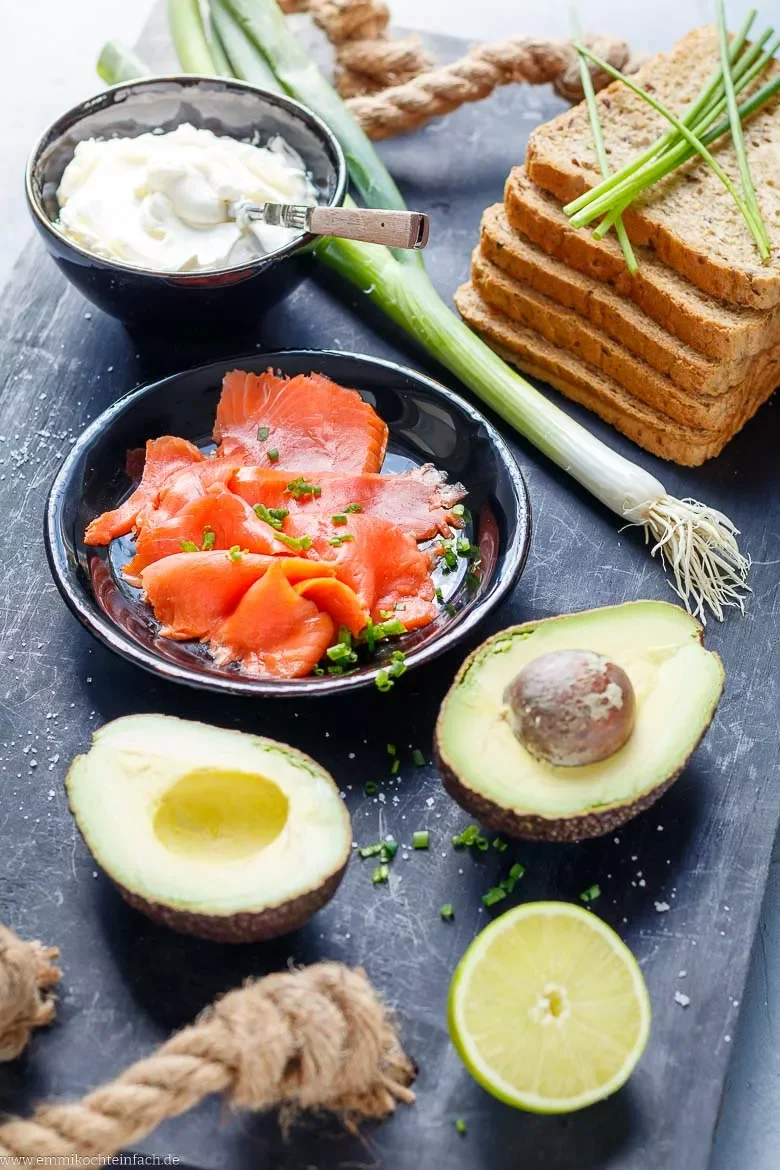 Zutaten den Toast mit Avocado-Creme und Räucherlachs