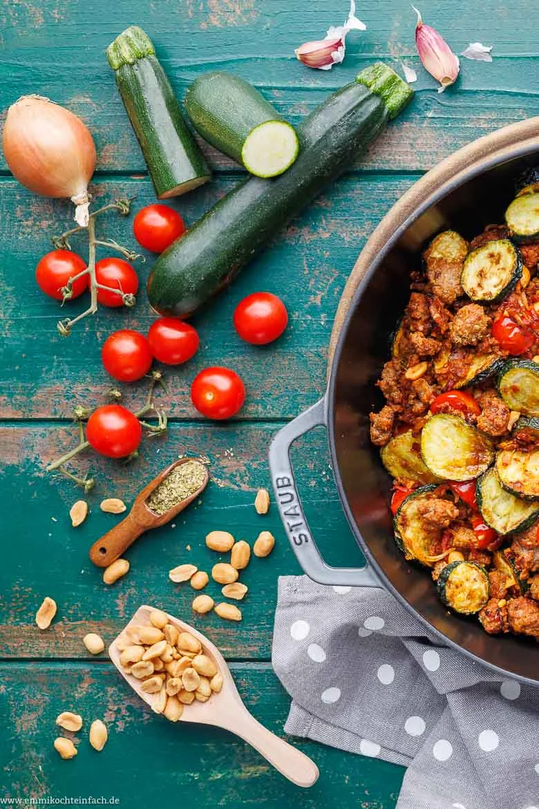 Zutaten für die Zucchini-Pfanne mit Hackfleisch