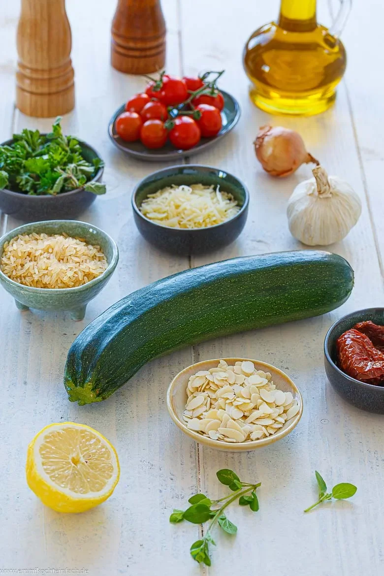 Zutaten für gefüllte Zucchini mit vegetarischer Füllung