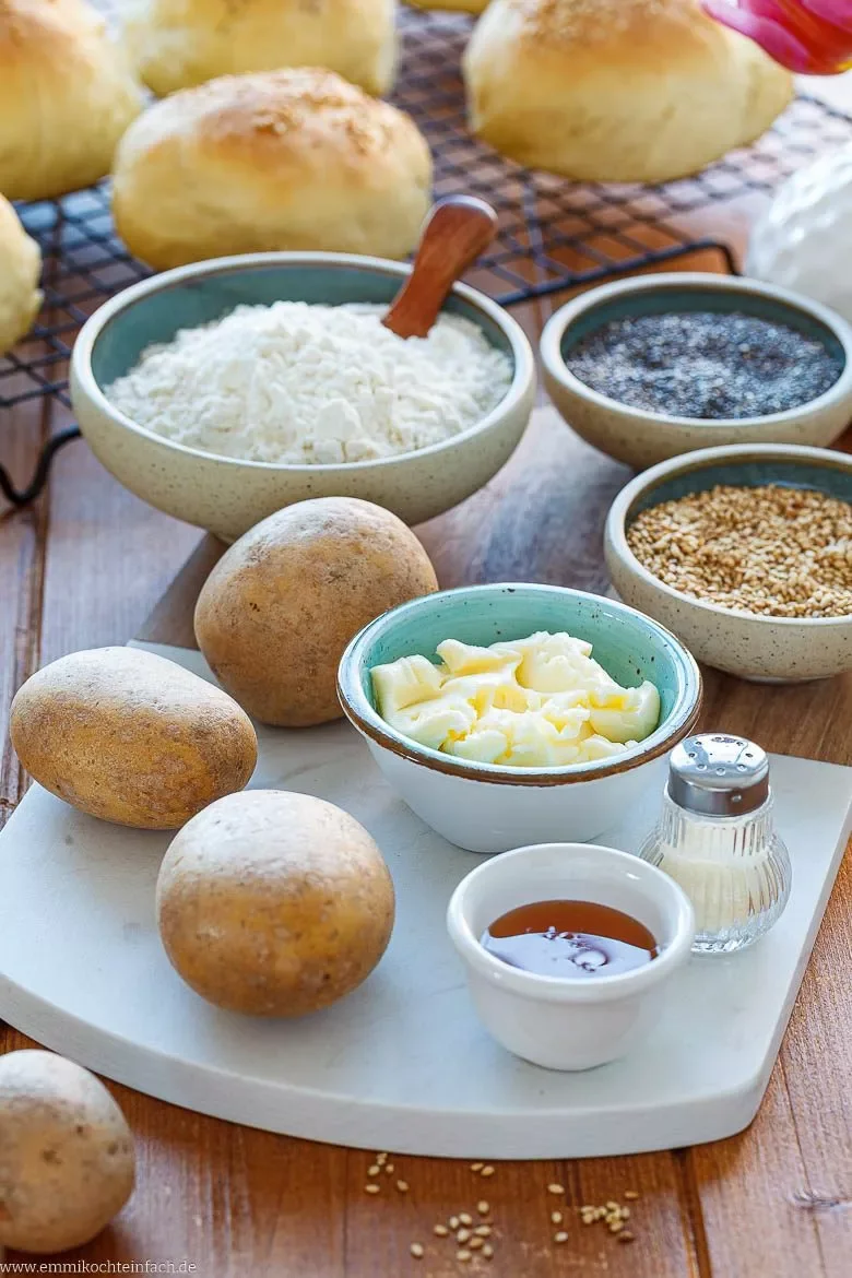 Zutaten für Kartoffelbrötchen.