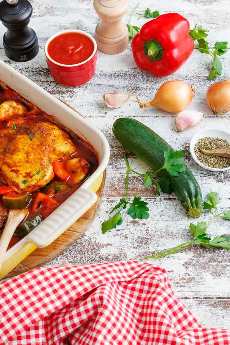 Zutaten für zartes Pollo Fino in Gemüse-Soße