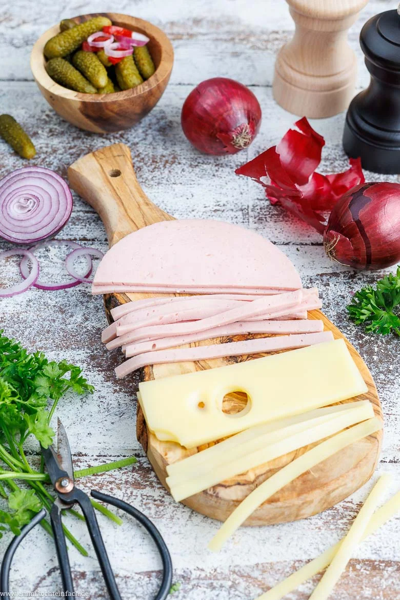 Zutaten Schweizer Wurstsalat mit Käse